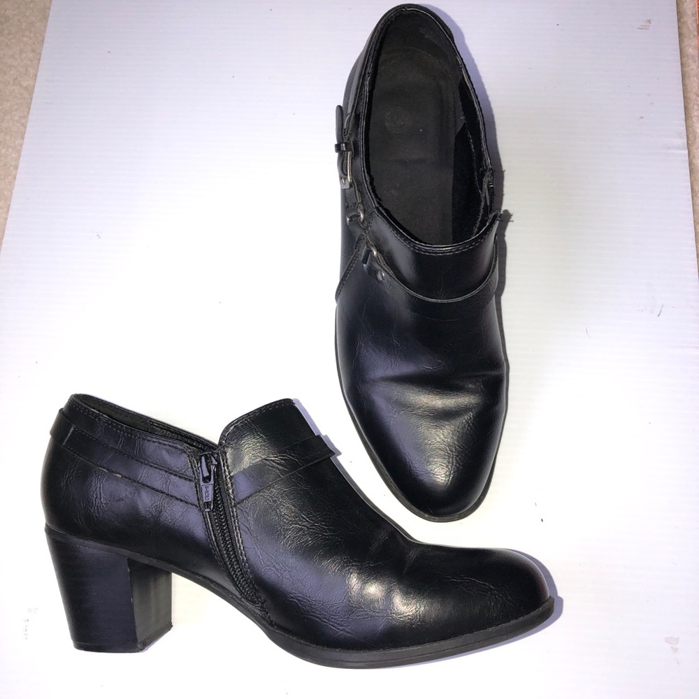 CP by dress barn LORRAINE 10W heeled ankle boots.